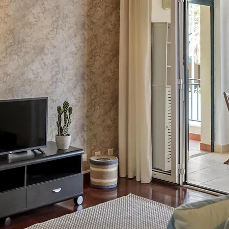 Doca's Refuge By Homie * Funchal (Madeira)