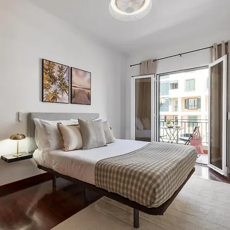 Doca's Refuge By Homie Funchal (Madeira)