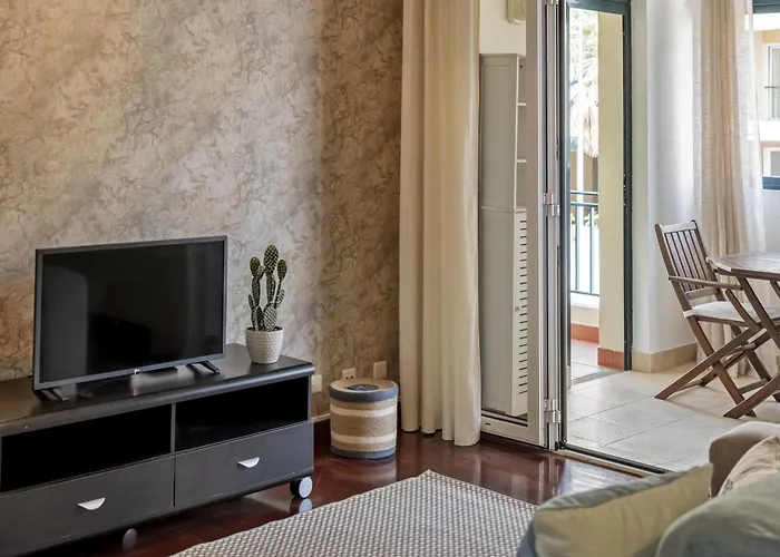 Doca's Refuge By Homie * フンシャル